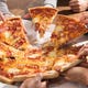 Comment Éviter La Soirée Pizza Au Bureau Et Rester Un «Joueur D'Équipe» 1 Image for article titled How to Skip the Office Pizza Party and Still Be a ‘Team Player’